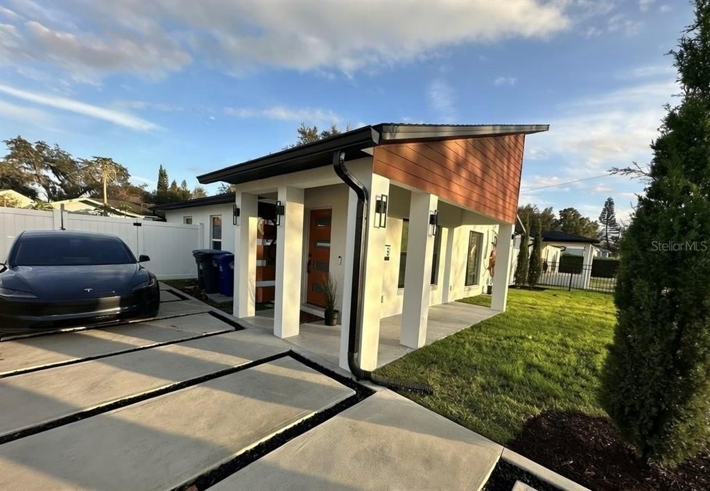 For Sale: $699,900 (3 beds, 2 baths, 1411 Square Feet)