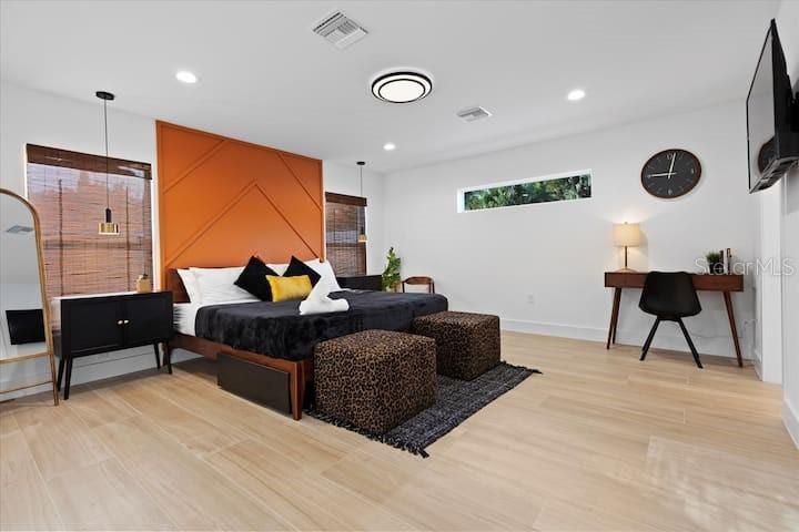 For Sale: $699,900 (3 beds, 2 baths, 1411 Square Feet)