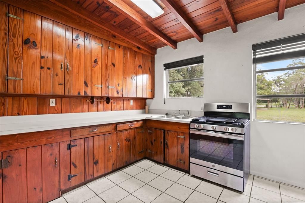 For Sale: $398,900 (3 beds, 2 baths, 1225 Square Feet)