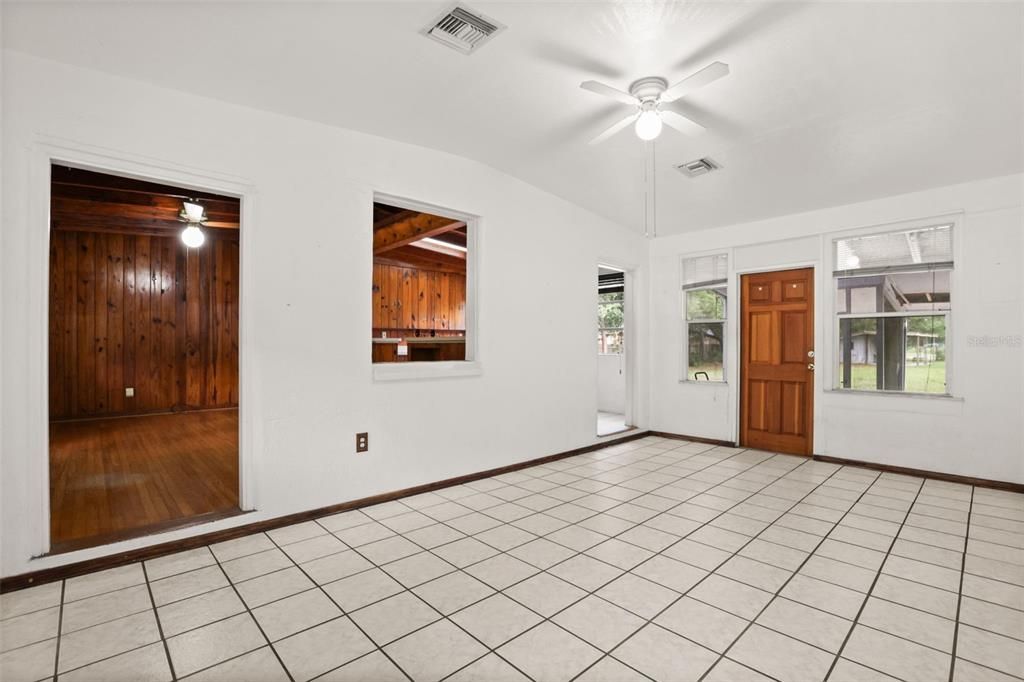 For Sale: $398,900 (3 beds, 2 baths, 1225 Square Feet)