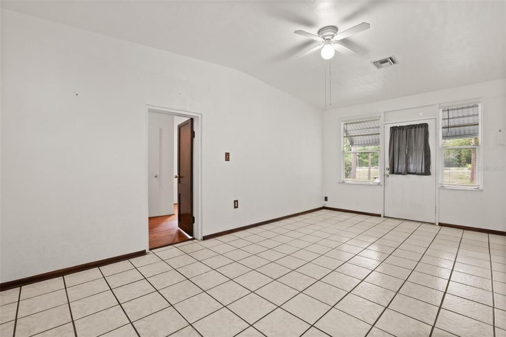 For Sale: $398,900 (3 beds, 2 baths, 1225 Square Feet)