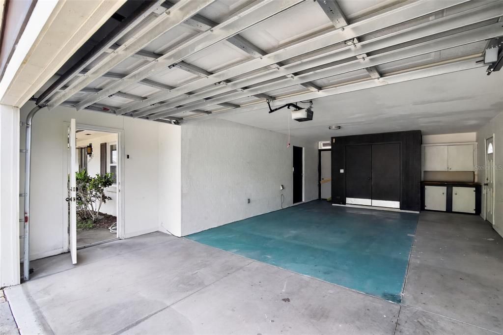 For Sale: $180,000 (2 beds, 2 baths, 984 Square Feet)