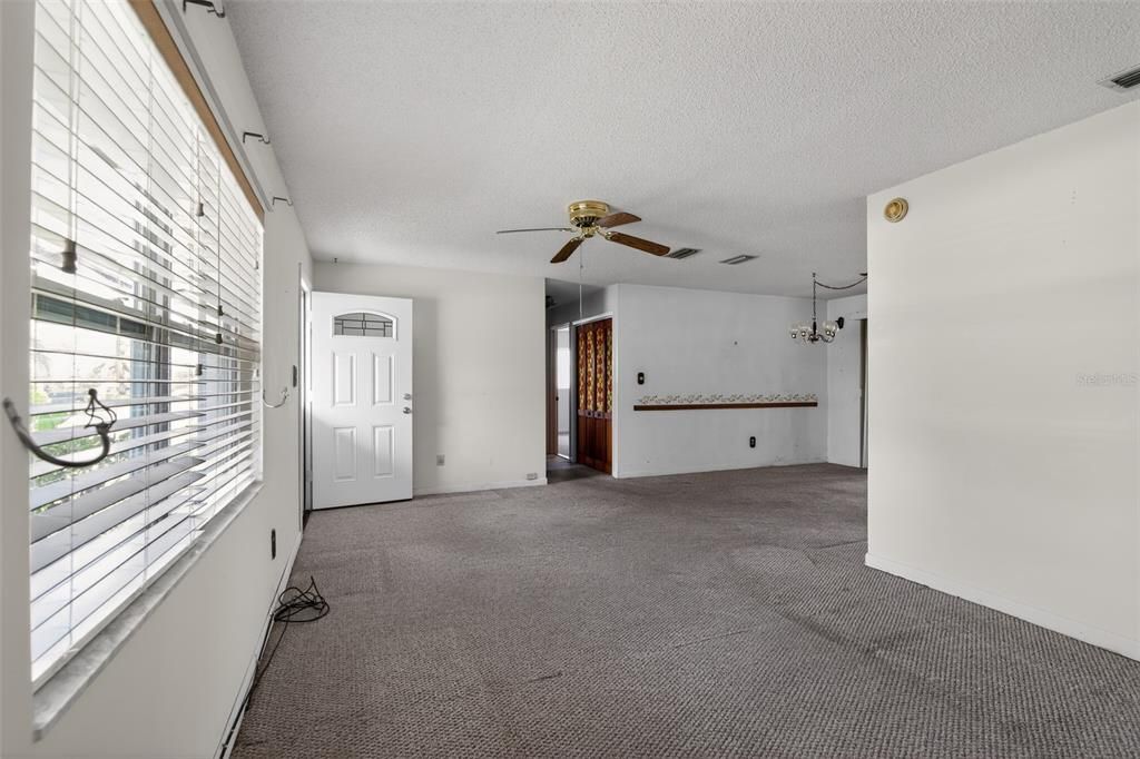 For Sale: $180,000 (2 beds, 2 baths, 984 Square Feet)