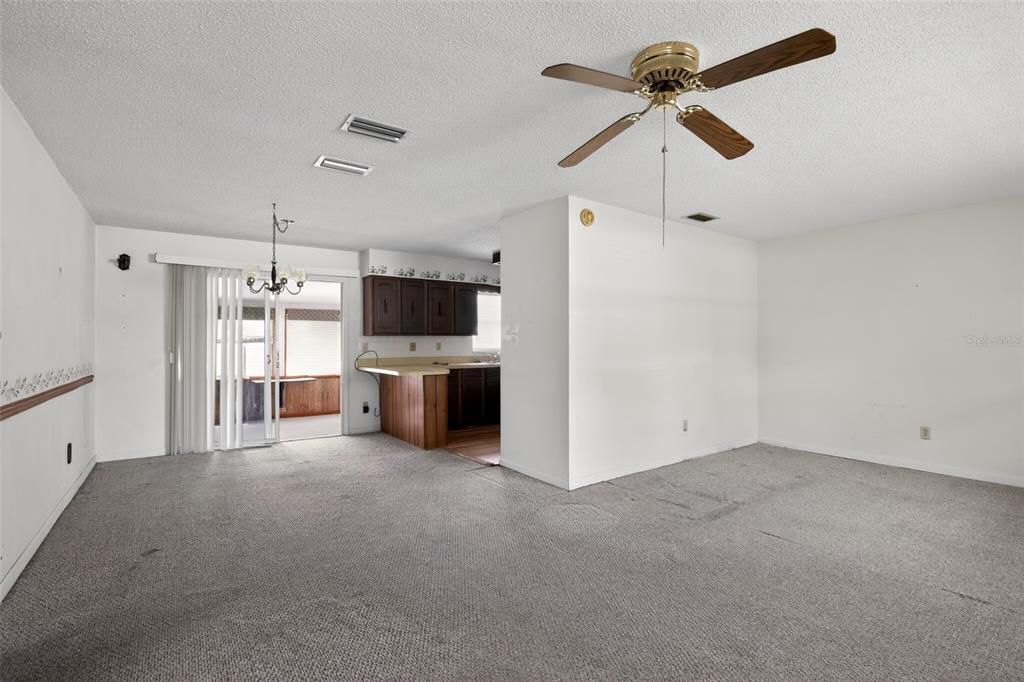 For Sale: $180,000 (2 beds, 2 baths, 984 Square Feet)