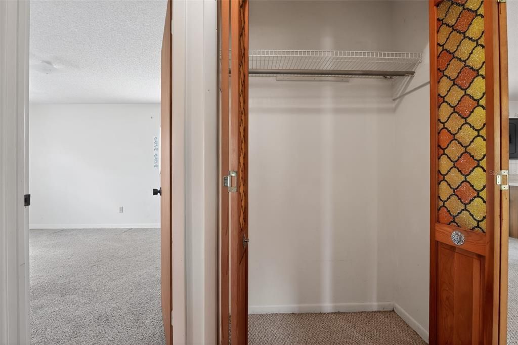 For Sale: $180,000 (2 beds, 2 baths, 984 Square Feet)