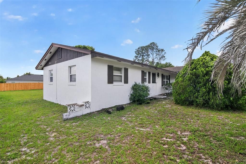 For Sale: $180,000 (2 beds, 2 baths, 984 Square Feet)