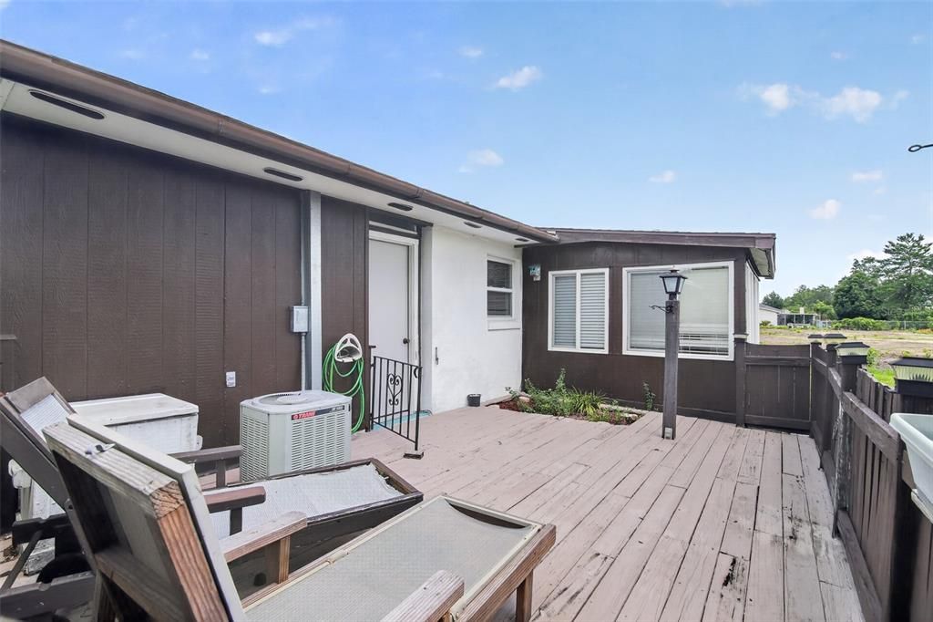 For Sale: $180,000 (2 beds, 2 baths, 984 Square Feet)