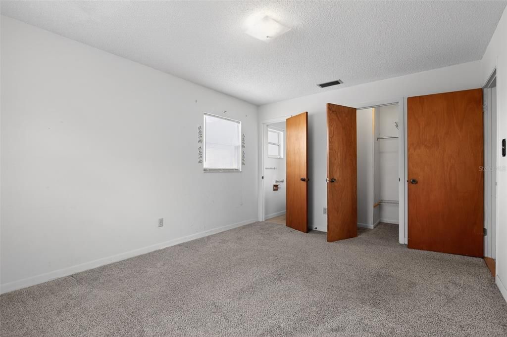 For Sale: $180,000 (2 beds, 2 baths, 984 Square Feet)