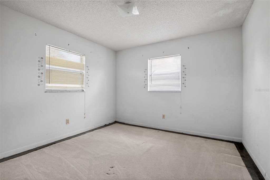 For Sale: $180,000 (2 beds, 2 baths, 984 Square Feet)