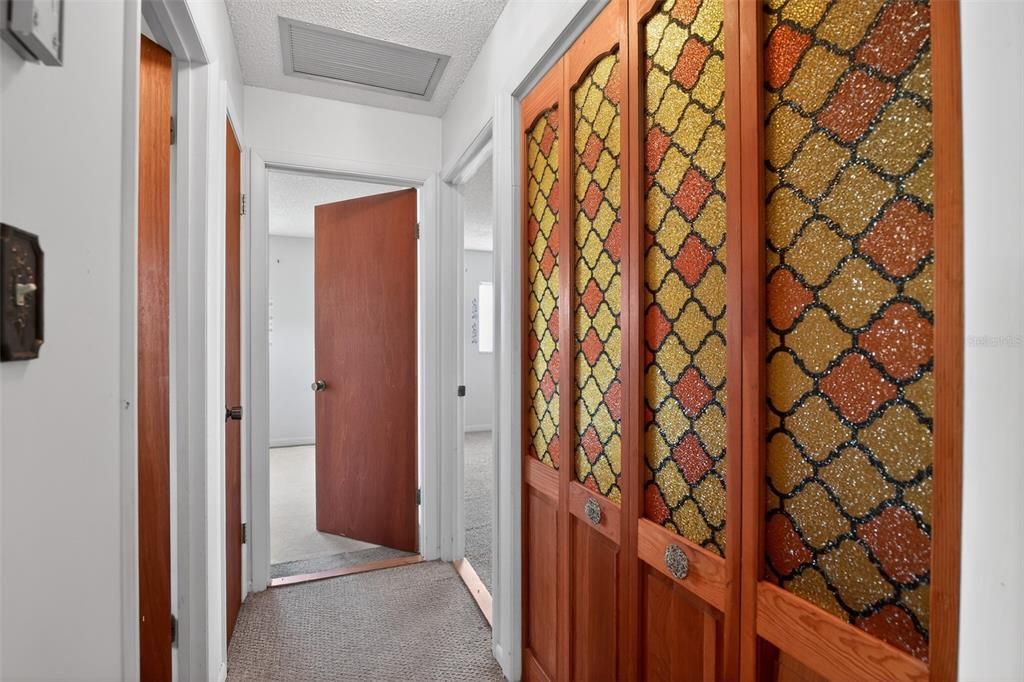 For Sale: $180,000 (2 beds, 2 baths, 984 Square Feet)