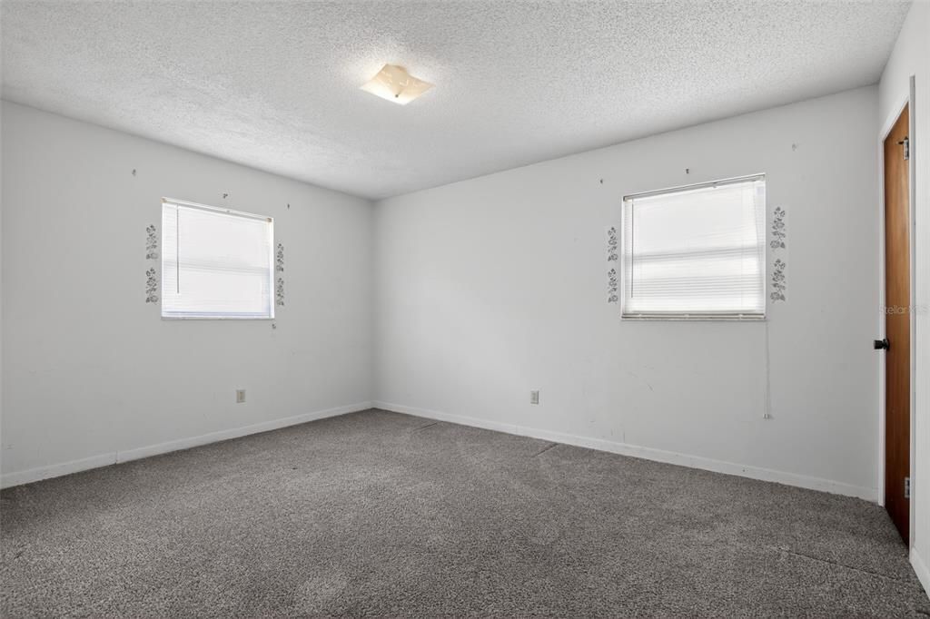 For Sale: $180,000 (2 beds, 2 baths, 984 Square Feet)