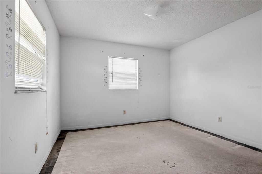 For Sale: $180,000 (2 beds, 2 baths, 984 Square Feet)