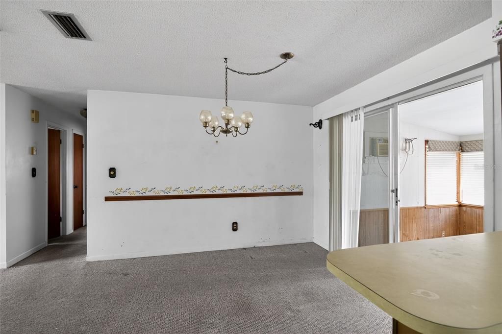 For Sale: $180,000 (2 beds, 2 baths, 984 Square Feet)