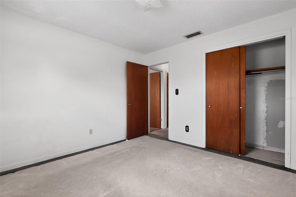For Sale: $180,000 (2 beds, 2 baths, 984 Square Feet)