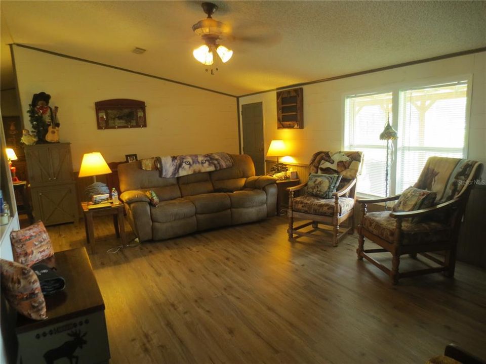 For Rent: $1,795 (3 beds, 2 baths, 1782 Square Feet)