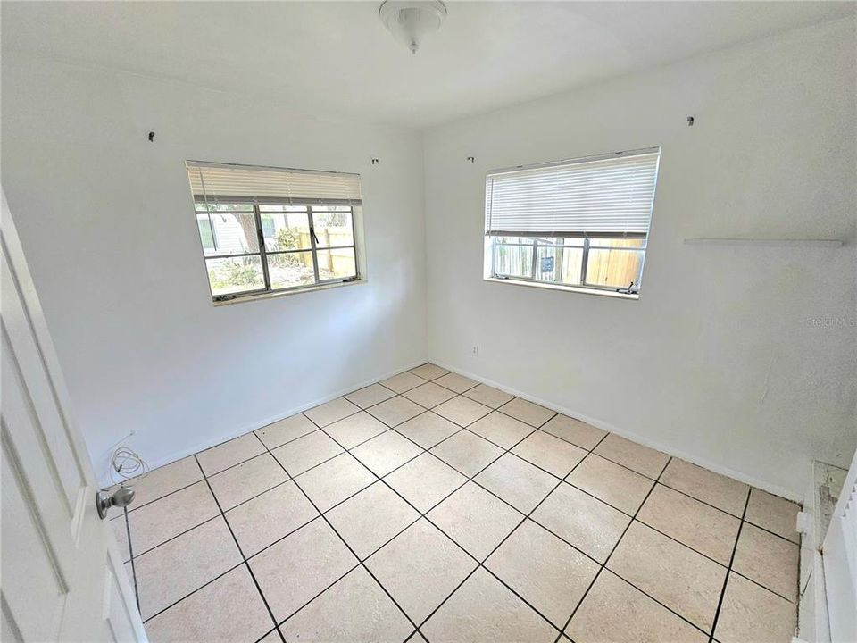 For Rent: $1,800 (2 beds, 1 baths, 1093 Square Feet)