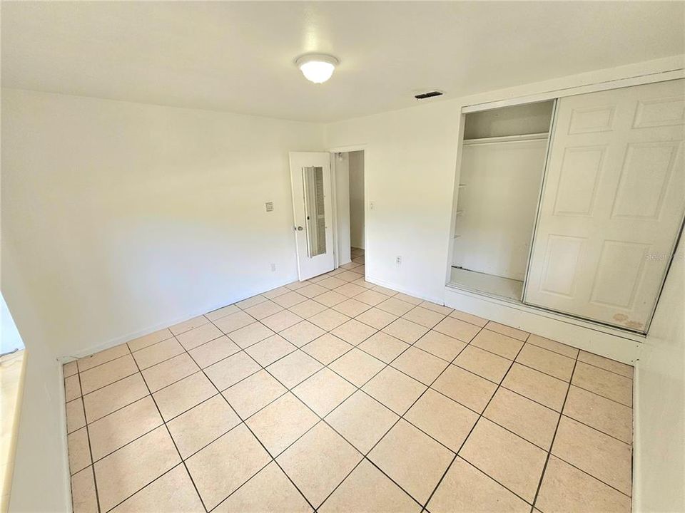 For Rent: $1,800 (2 beds, 1 baths, 1093 Square Feet)