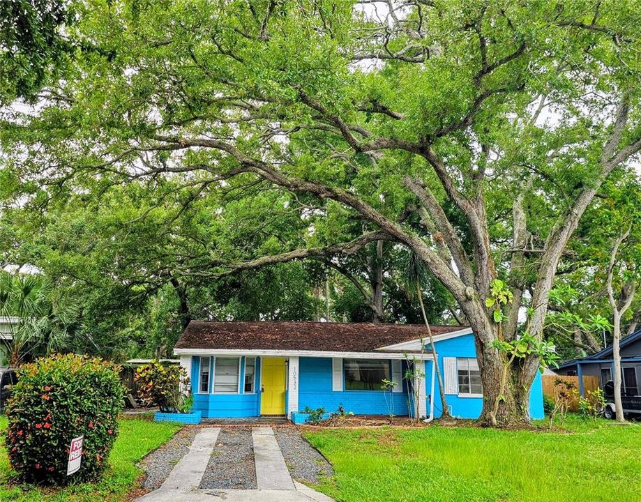 For Rent: $1,800 (2 beds, 1 baths, 1093 Square Feet)
