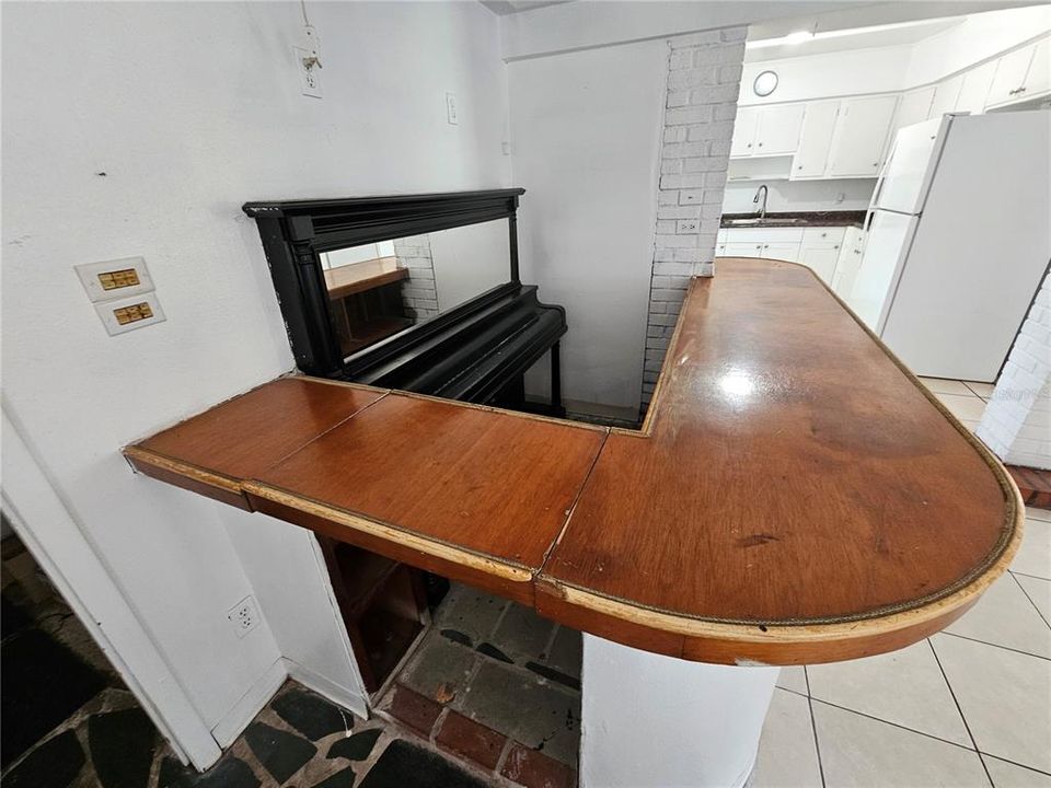 For Rent: $1,800 (2 beds, 1 baths, 1093 Square Feet)