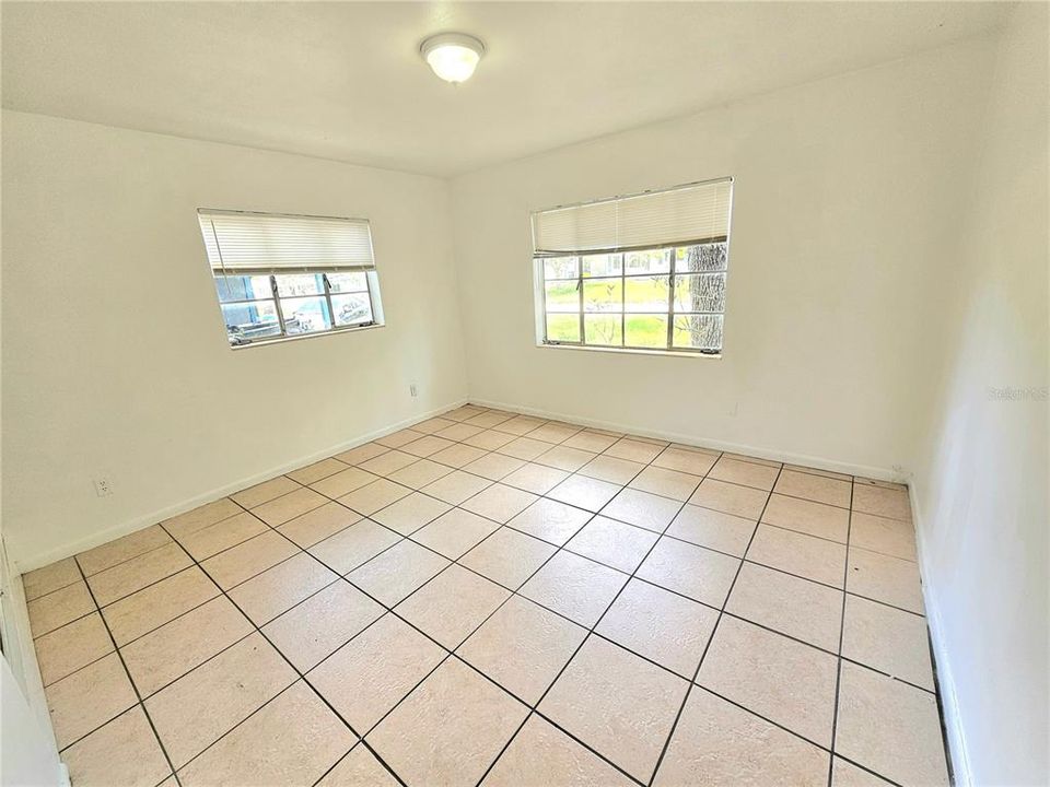 For Rent: $1,800 (2 beds, 1 baths, 1093 Square Feet)