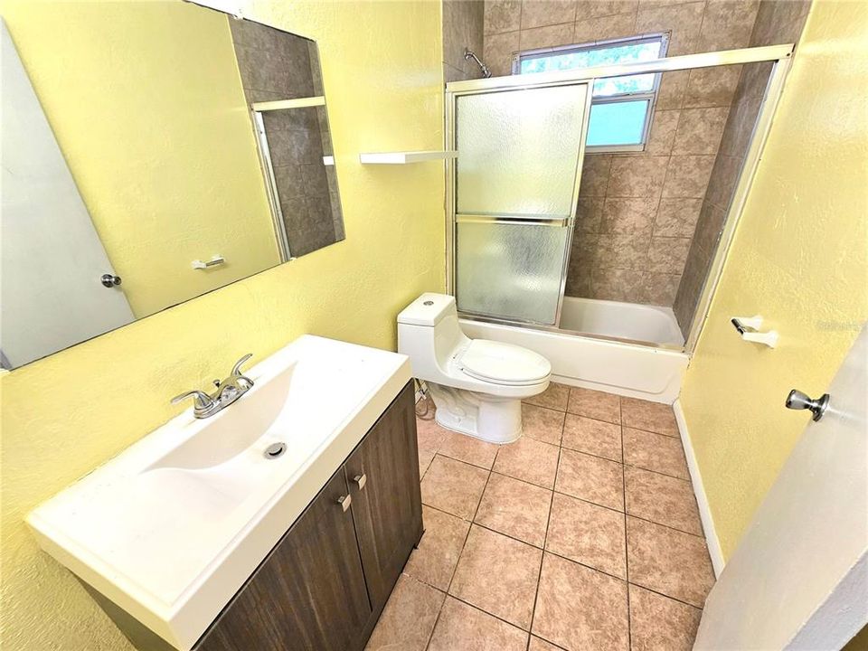For Rent: $1,800 (2 beds, 1 baths, 1093 Square Feet)
