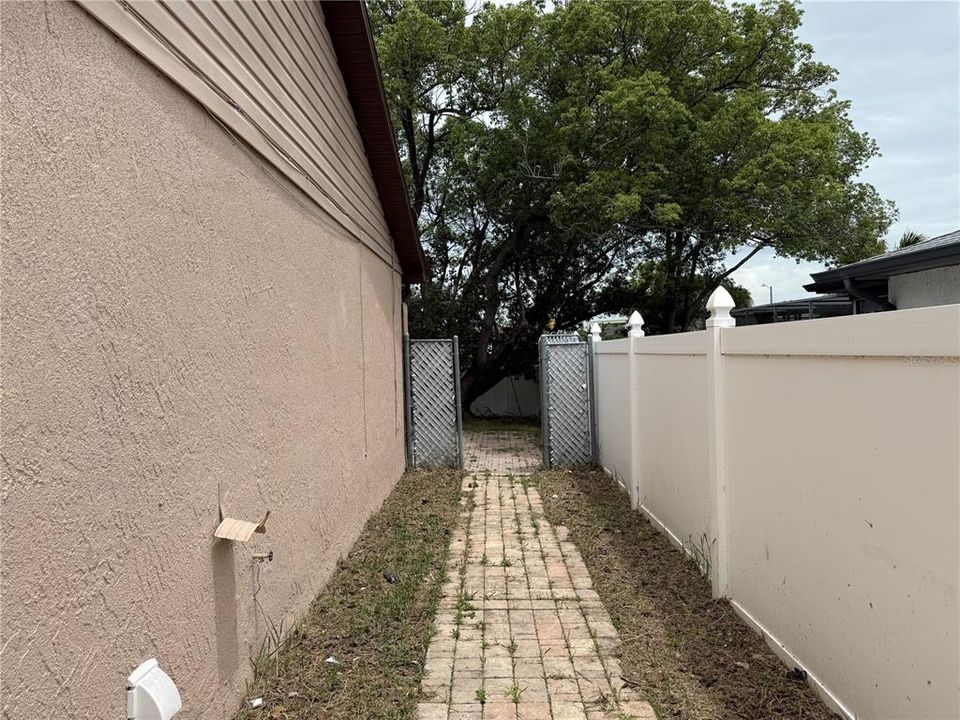 For Sale: $195,000 (3 beds, 2 baths, 1454 Square Feet)