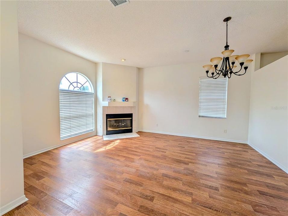 For Rent: $2,600 (4 beds, 2 baths, 2014 Square Feet)