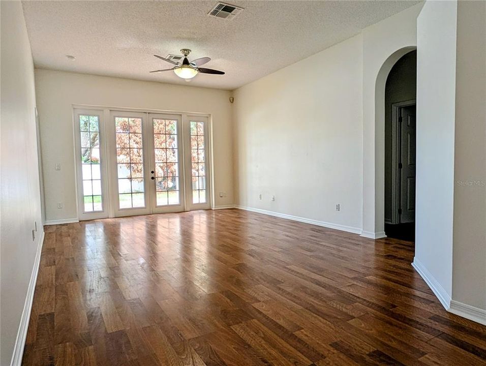 For Rent: $2,600 (4 beds, 2 baths, 2014 Square Feet)