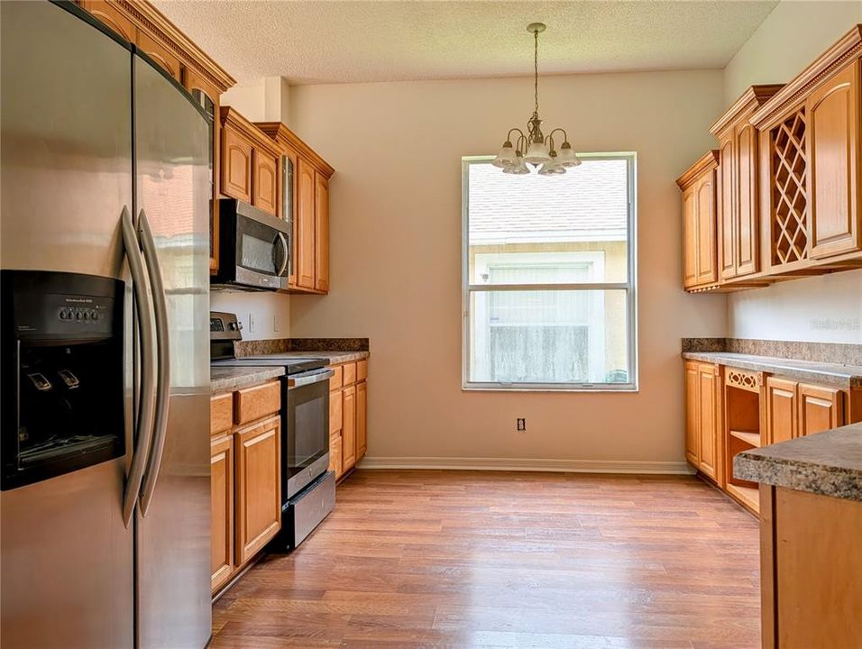 For Rent: $2,600 (4 beds, 2 baths, 2014 Square Feet)