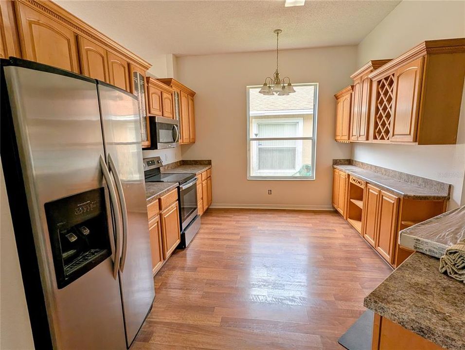 For Rent: $2,600 (4 beds, 2 baths, 2014 Square Feet)