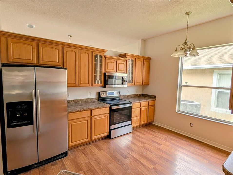 For Rent: $2,600 (4 beds, 2 baths, 2014 Square Feet)