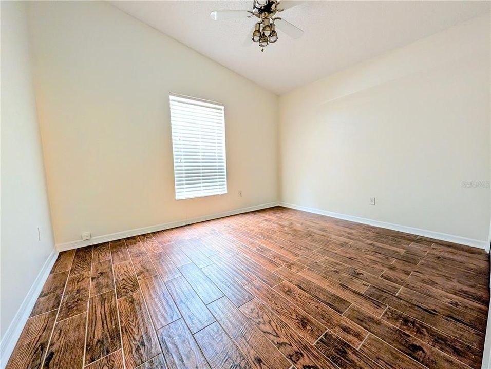 For Rent: $2,600 (4 beds, 2 baths, 2014 Square Feet)