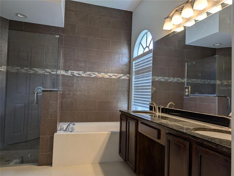 For Rent: $2,600 (4 beds, 2 baths, 2014 Square Feet)