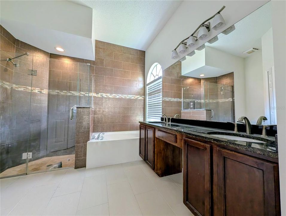 For Rent: $2,600 (4 beds, 2 baths, 2014 Square Feet)