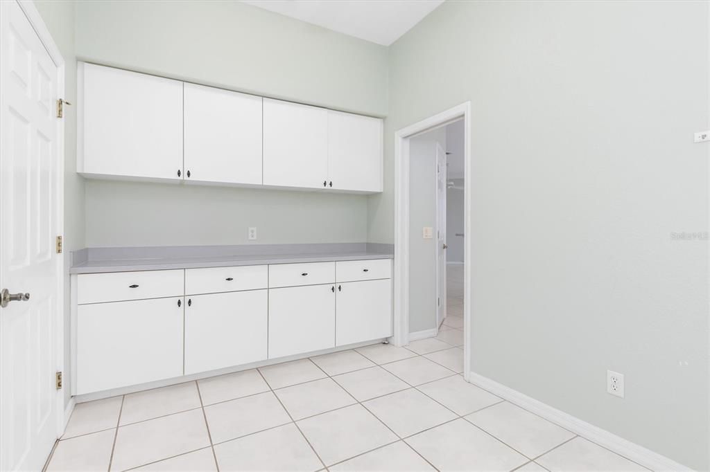 For Rent: $1,900 (3 beds, 2 baths, 2077 Square Feet)