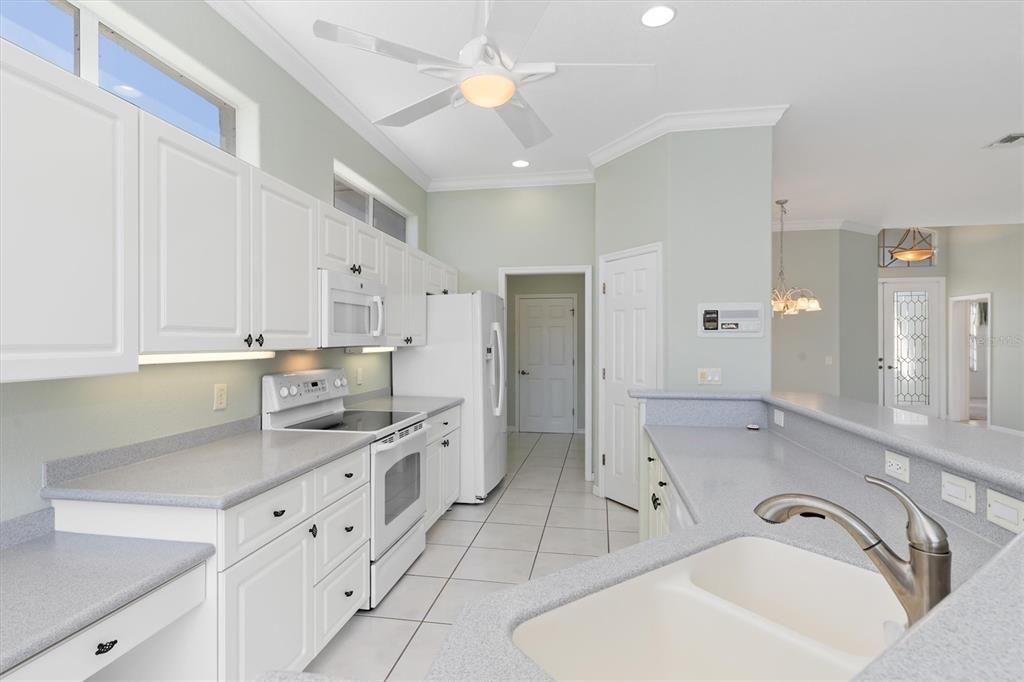 For Rent: $1,900 (3 beds, 2 baths, 2077 Square Feet)