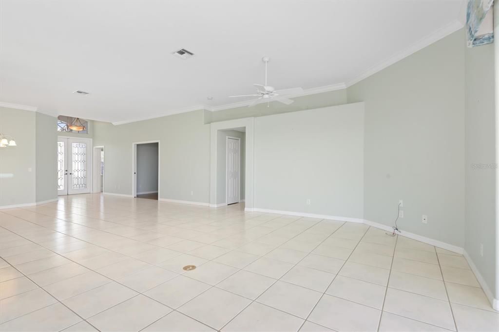 For Rent: $1,900 (3 beds, 2 baths, 2077 Square Feet)