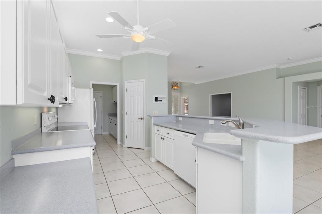 For Rent: $1,900 (3 beds, 2 baths, 2077 Square Feet)