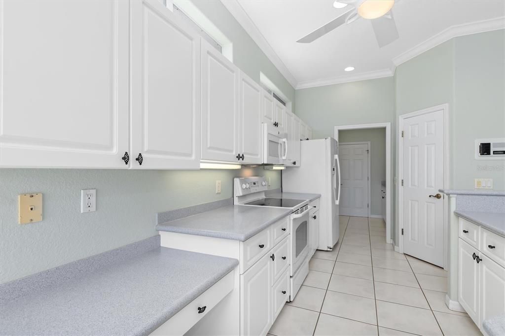 For Rent: $1,900 (3 beds, 2 baths, 2077 Square Feet)