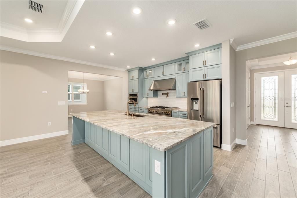 Active With Contract: $759,630 (3 beds, 3 baths, 2870 Square Feet)