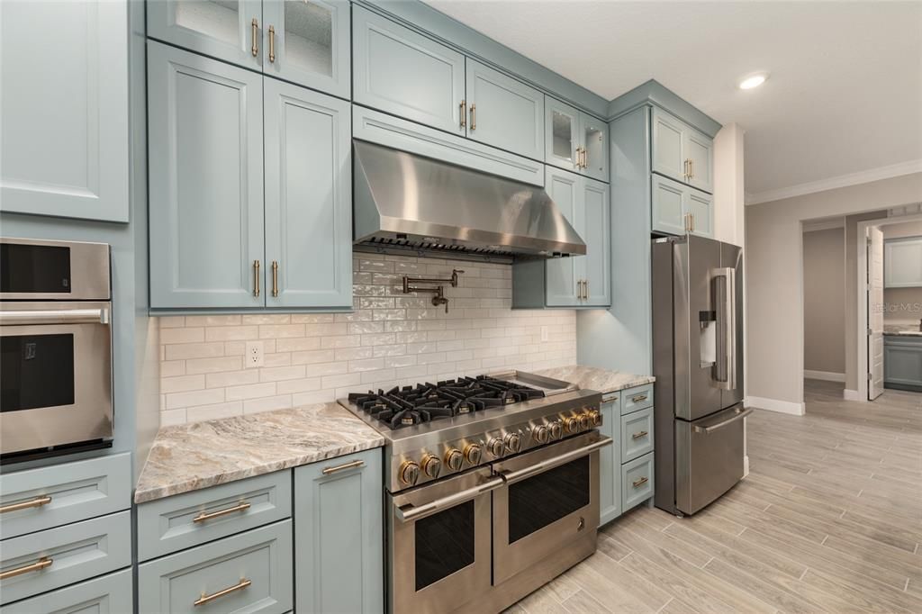 Active With Contract: $759,630 (3 beds, 3 baths, 2870 Square Feet)