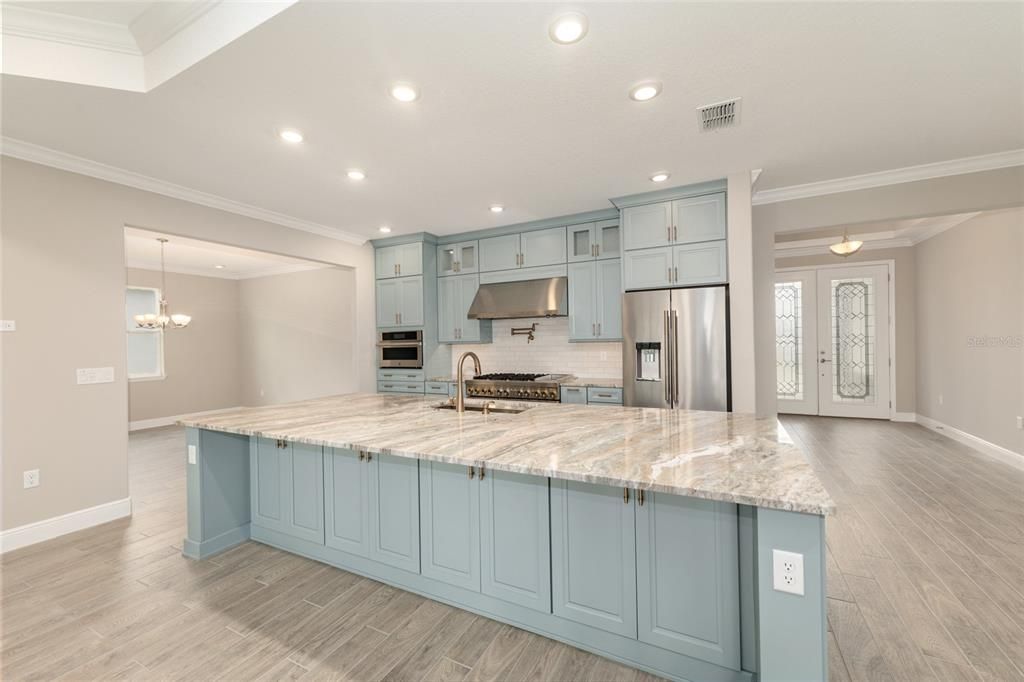 Active With Contract: $759,630 (3 beds, 3 baths, 2870 Square Feet)