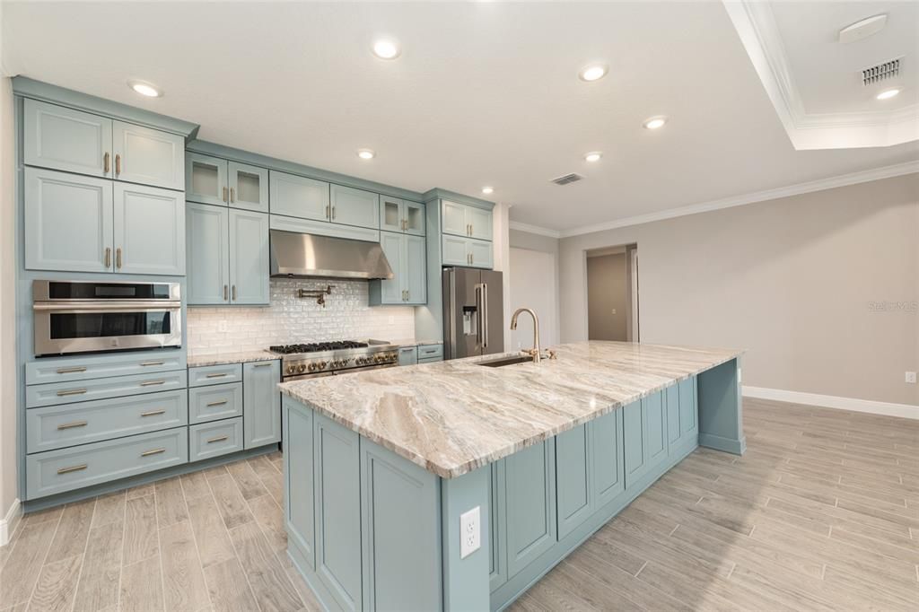 Active With Contract: $759,630 (3 beds, 3 baths, 2870 Square Feet)