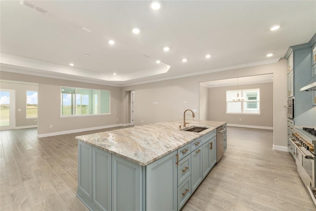 Active With Contract: $759,630 (3 beds, 3 baths, 2870 Square Feet)
