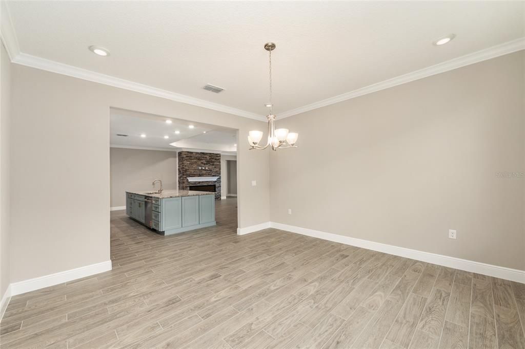 Active With Contract: $759,630 (3 beds, 3 baths, 2870 Square Feet)