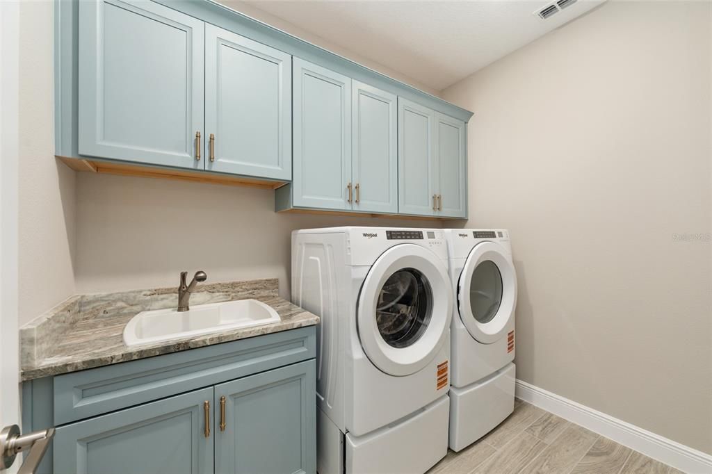 Active With Contract: $759,630 (3 beds, 3 baths, 2870 Square Feet)