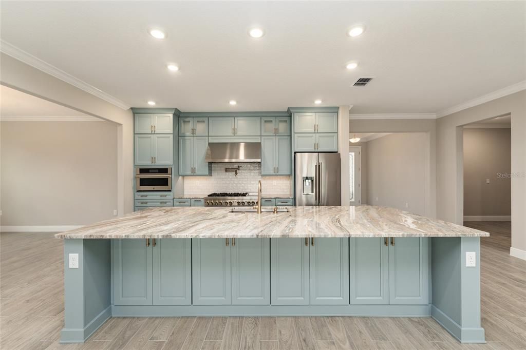Active With Contract: $759,630 (3 beds, 3 baths, 2870 Square Feet)