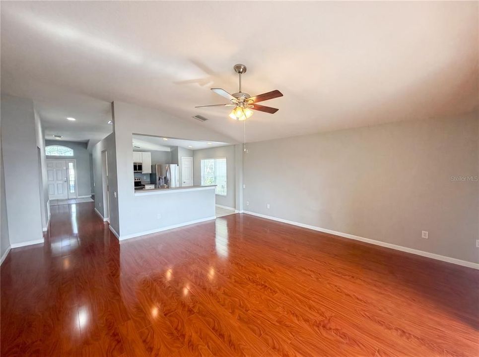 En Venta: $295,000 (3 camas, 2 baños, 1814 Pies cuadrados)