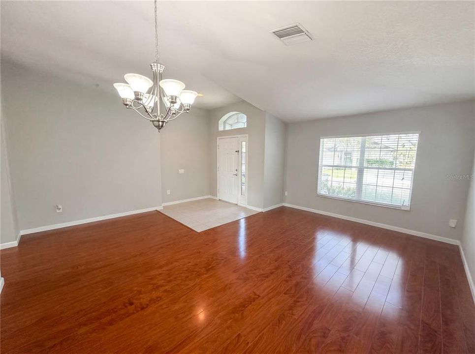 En Venta: $295,000 (3 camas, 2 baños, 1814 Pies cuadrados)