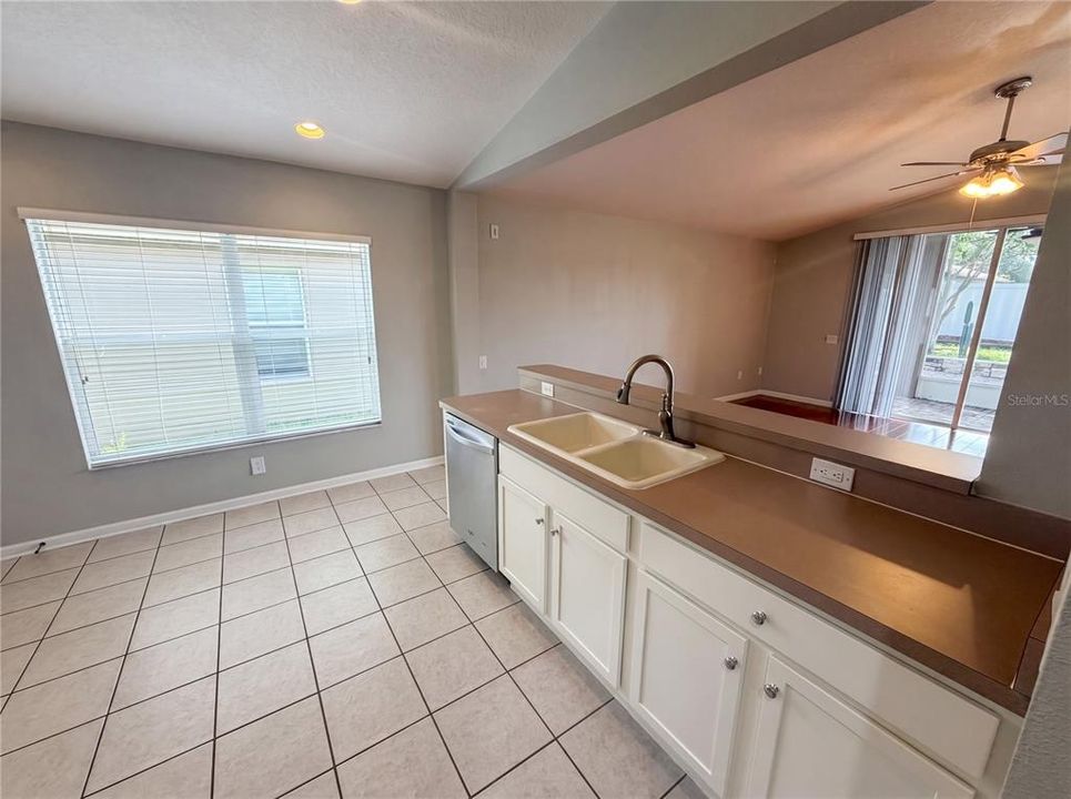 En Venta: $295,000 (3 camas, 2 baños, 1814 Pies cuadrados)